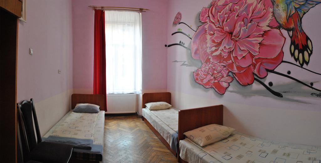Hostel Comfort Lviv Exterior photo